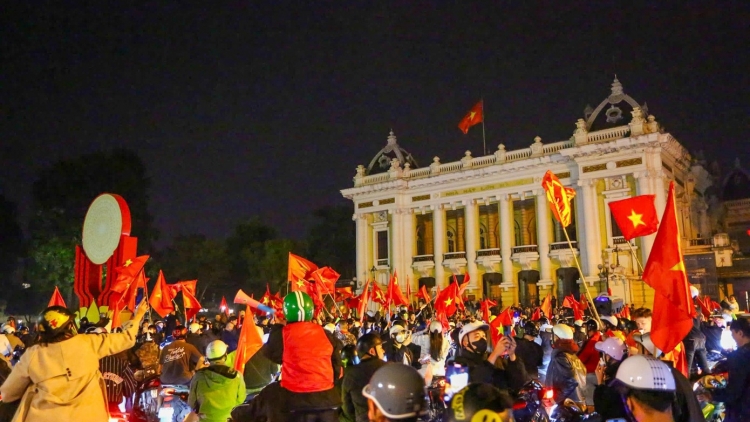 Hà Nội đêm không ngủ sau chiến thắng của U23 Việt Nam