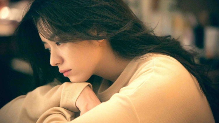 Đàn bà xin đừng khóc một mình