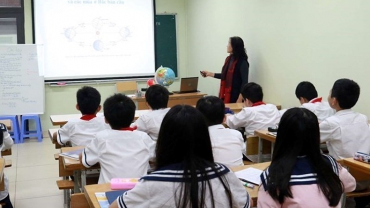 Sẽ có quy định để giáo viên không lợi dụng người thân chi phối dạy thêm