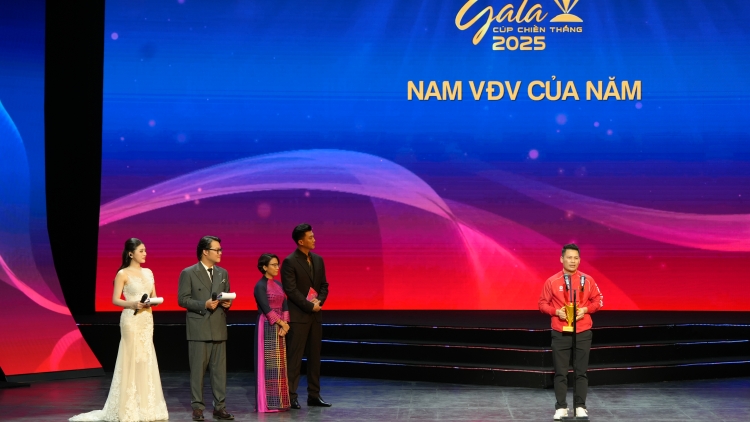 Cú đúp danh hiệu của bắn súng tại Gala Cúp Chiến thắng lần thứ 9