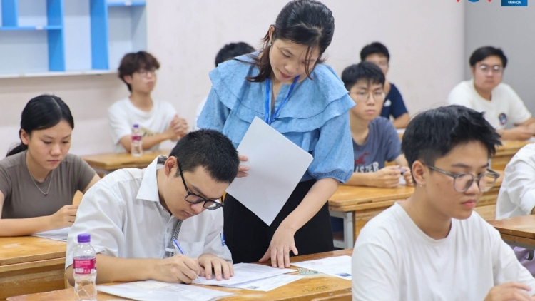 Thí sinh đăng ký tối đa 10 nguyện vọng, xét tuyển phải có môn Toán hoặc Ngữ văn