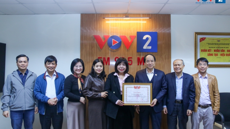 Trung ương Hội Người cao tuổi Việt Nam trao Bằng khen cho VOV2