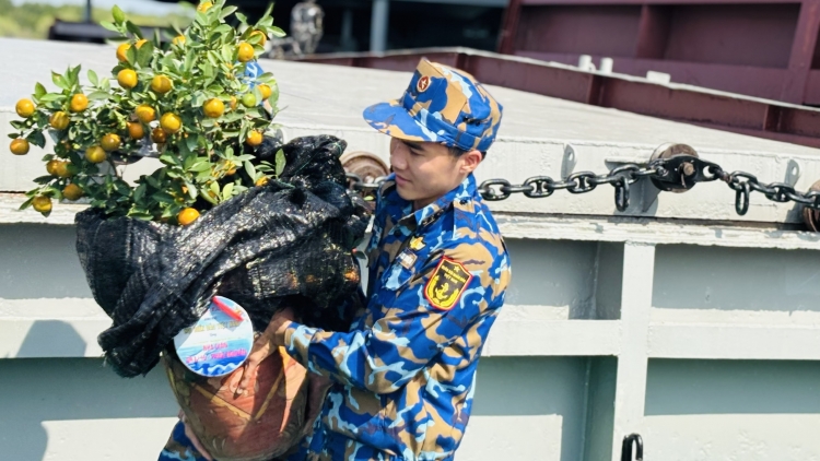 Những chuyến tàu chở mùa xuân ra Nhà giàn DK1