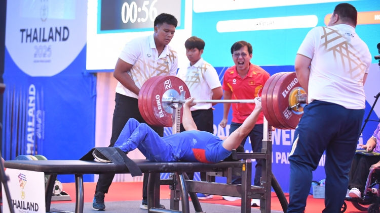 Lê Văn Công bảo vệ HCV cử tạ hạng 49kg tại ASEAN Para Games 13