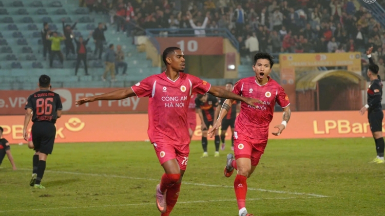 Đánh bại Ninh Bình FC, CLB Công an Hà Nội vươn lên đứng đầu