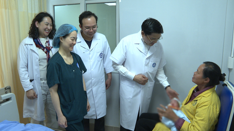 Niềm vui đầu Xuân mới với những em bé chào đời dịp Tết