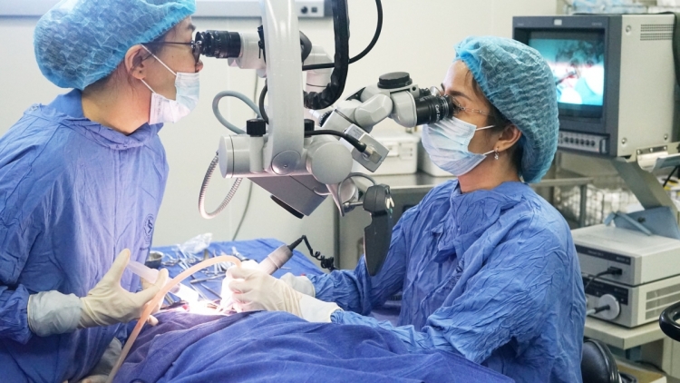 Phẫu thuật phục hồi hoàn toàn thính lực cho bệnh nhân nghe kém