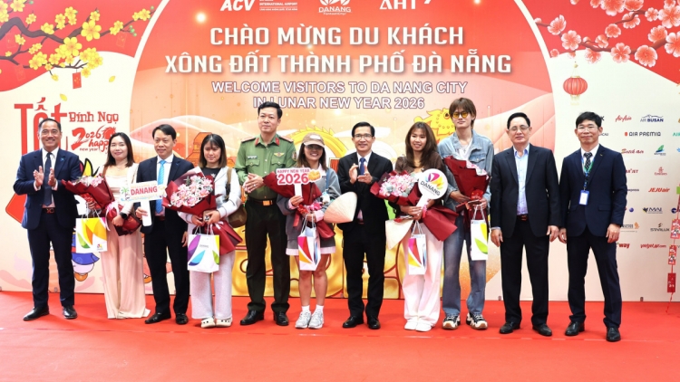 Sôi nổi hoạt động du lịch ngày đầu năm mới Bính Ngọ