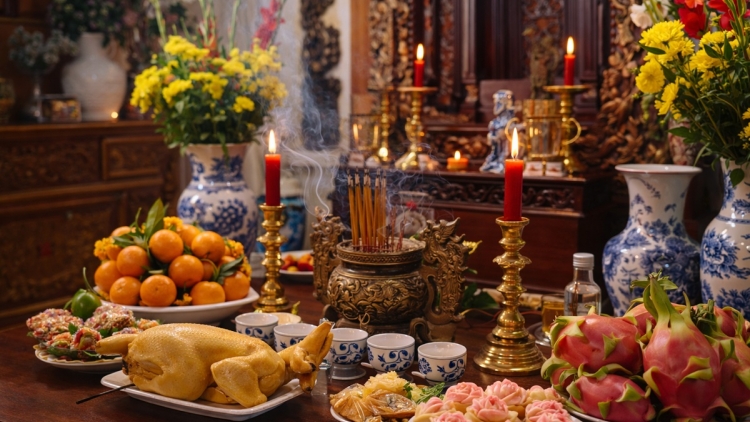 Văn khấn thần linh, gia tiên mùng 1 Tết Bính Ngọ 2026 chuẩn theo sách cổ truyền