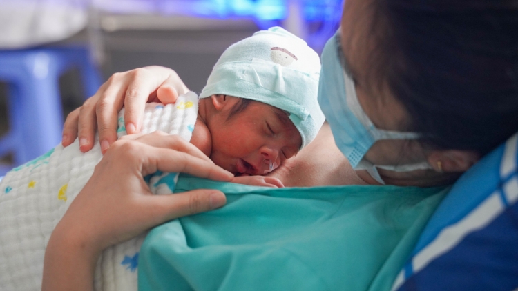 Hiểu đúng về mối liên quan giữa căng thẳng sau sinh và chuyện ít sữa