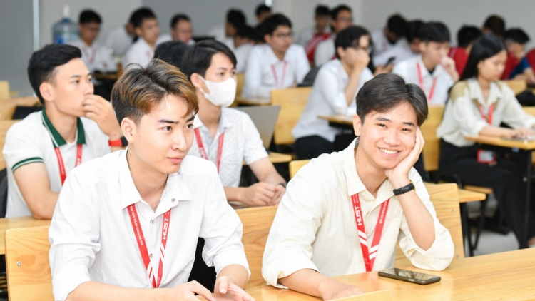 ĐH Bách khoa Hà Nội: 5.0 IELTS được quy đổi 8 điểm tiếng Anh