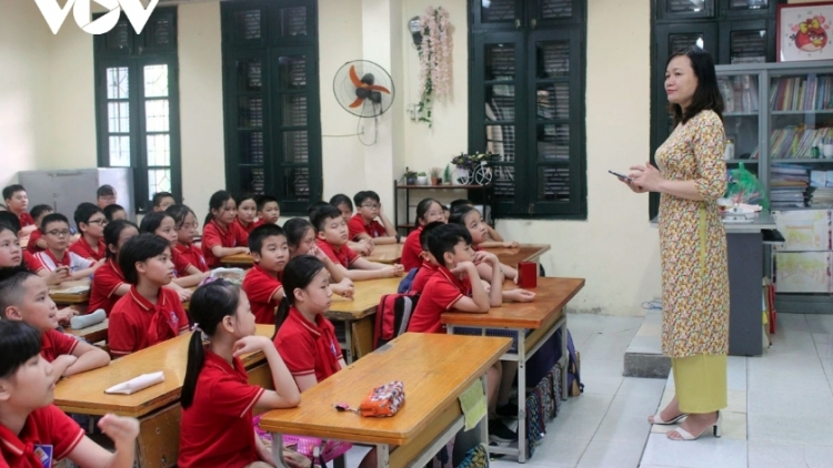 Hà Nội chi 35 tỉ đồng để thưởng cho giáo viên