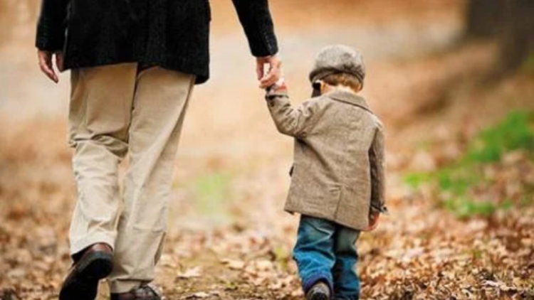 Con riêng không có tên trong hộ khẩu có được thừa kế tài sản?