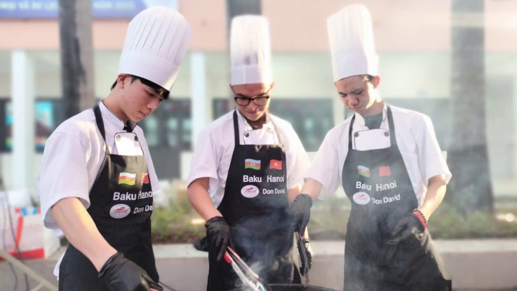 Sinh viên ngành chế biến món ăn tranh tài kỹ năng chuẩn quốc tế