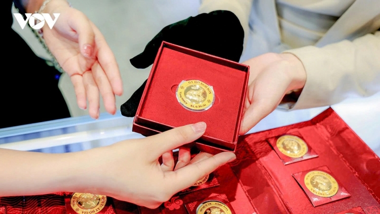 Mua bán vàng bằng giấy hẹn có tiềm ẩn rủi ro?