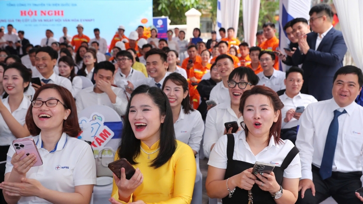 sôi động ngày hội văn hóa EVNNPT