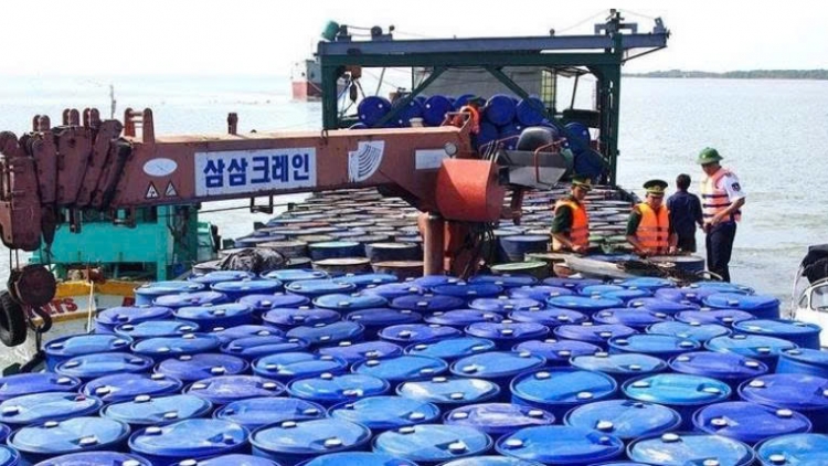 Chênh lệch giá xăng dầu: Hải quan tăng kiểm soát tuyến biên giới