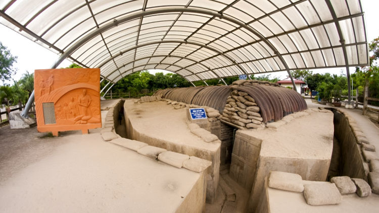 Hầm Đờ Cát – Điểm hẹn lịch sử giữa mùa hoa ban