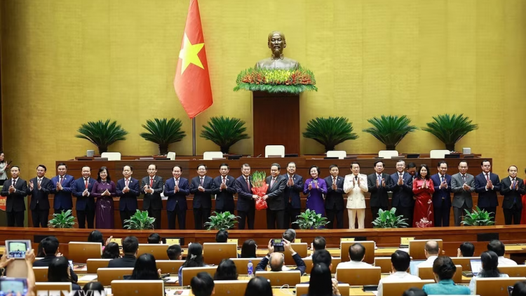 Quốc hội phê chuẩn việc bổ nhiệm Phó Thủ tướng, Bộ trưởng, Thủ trưởng bộ ngành