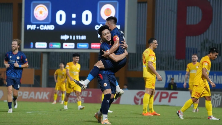 Đình Bắc toả sáng nhưng đội đầu bảng vẫn phải chia điểm tại PVF