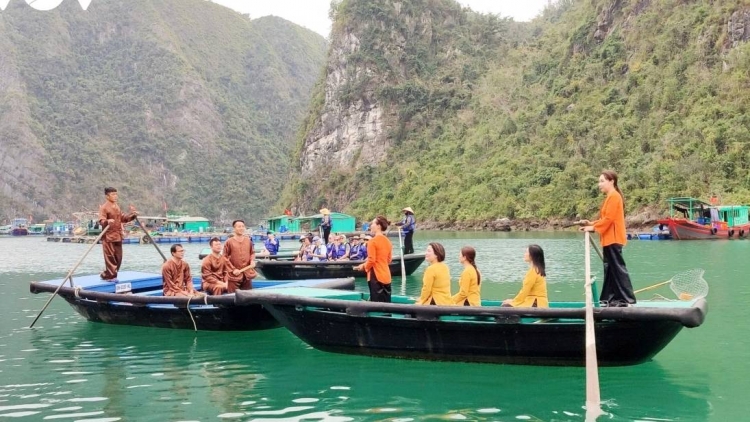 Tour 30/4-1/5 "nóng" sớm, hút khách mạnh