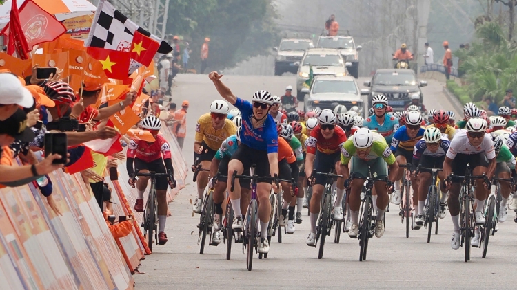 Vòng 4 giải xe đạp cúp truyền hình HTV Tôn Đông Á - Áo vàng lại đổi chủ