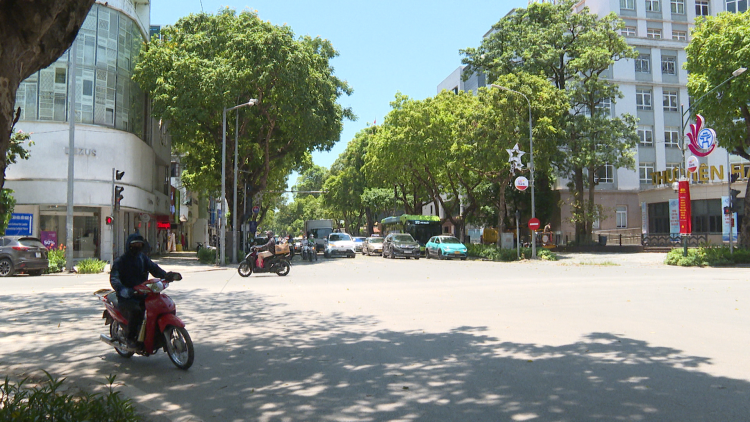 Mưu sinh trong "chảo lửa" Hà Nội trên 40 độ C