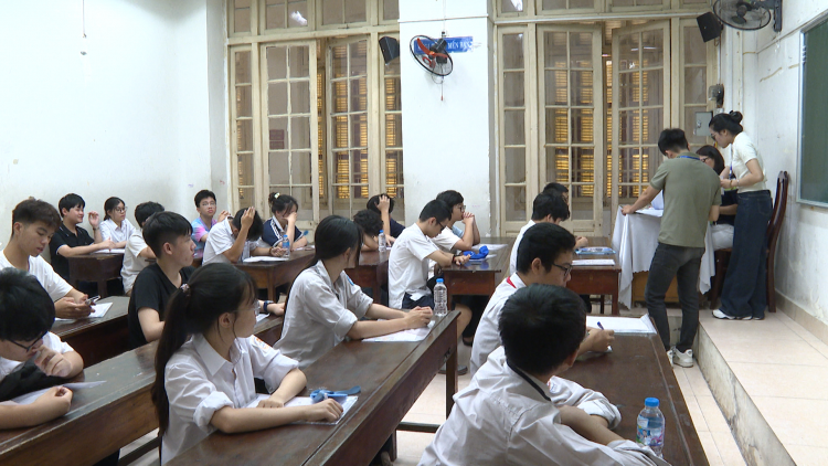Gần 125.000 thí sinh Hà Nội làm thủ tục dự thi vào lớp 10