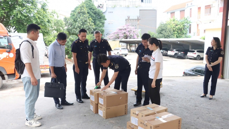 Hải quan liên tiếp phát hiện các vụ hàng giả, hàng nhái qua cửa khẩu