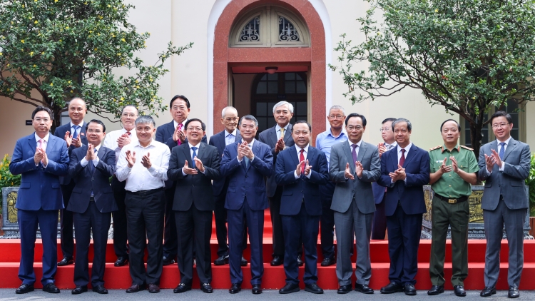 Nhà khoa học ở đâu trong mối quan hệ 3 nhà?