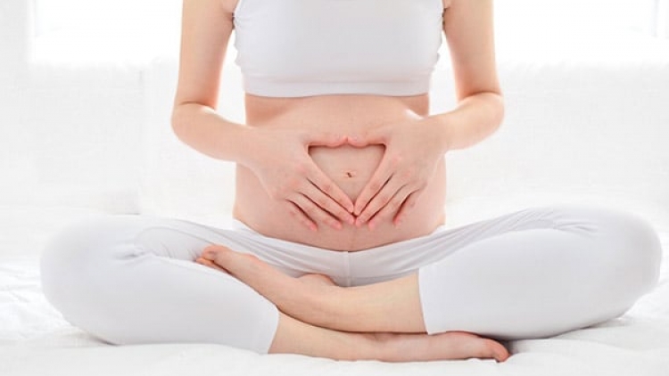 Chăm sóc và phòng bệnh cho mẹ bầu mùa nắng nóng