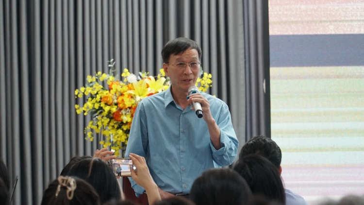 Thay vì "dạy để thi", cần mở rộng không gian sử dụng tiếng Anh trong trường học