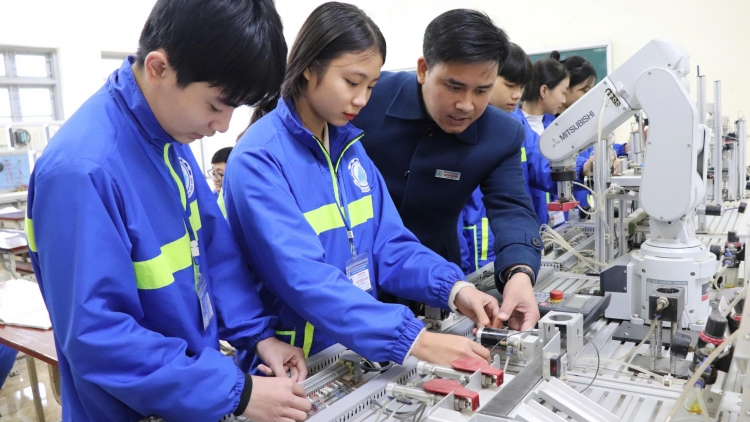 Nhà giáo trường nghề cần tham gia sản xuất, kinh doanh tại doanh nghiệp