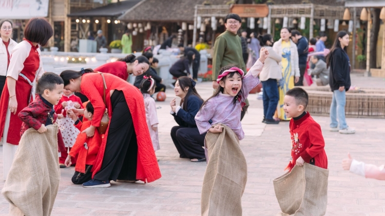 "Một ngày rong chơi" với văn hóa dân gian