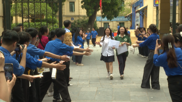 Kỳ thi tốt nghiệp THPT 2026: Những nụ cười sau môn thi đầu tiên