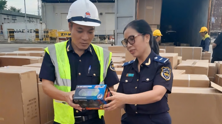 Hải quan phát hiện gần 12.000 sản phẩm nghi hàng giả, vi phạm nhập khẩu
