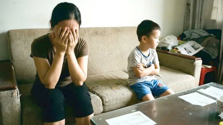 Nỗi đau của người mẹ đơn thân