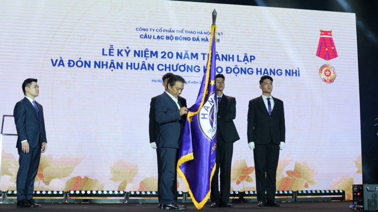 Kỷ niệm 20 thành lập, CLB bóng đá Hà Nội đón nhận Huân chương Lao động hạng Nhì