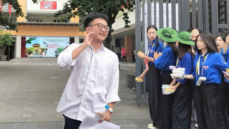 Gợi ý đáp án tất cả các mã đề tiếng Anh, Vật lí, Sinh học, Hóa học