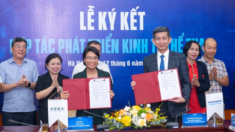 Cục TDTT Việt Nam ký kết hợp tác thúc đẩy kinh tế thể thao Việt Nam