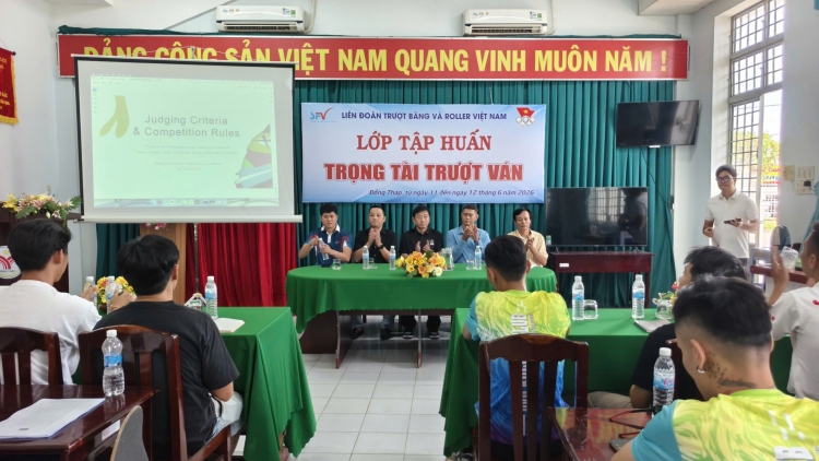 Chuyên gia hỗ trợ nâng cao chất lượng trọng tài quốc gia môn Trượt ván