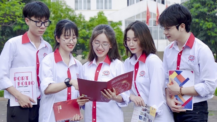 Trường trung học nghề tương đương cấp trung học phổ thông