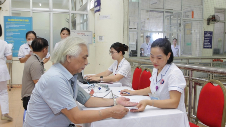 Hà Nội nỗ lực gỡ "điểm nghẽn" nhân lực cho y tế cơ sở