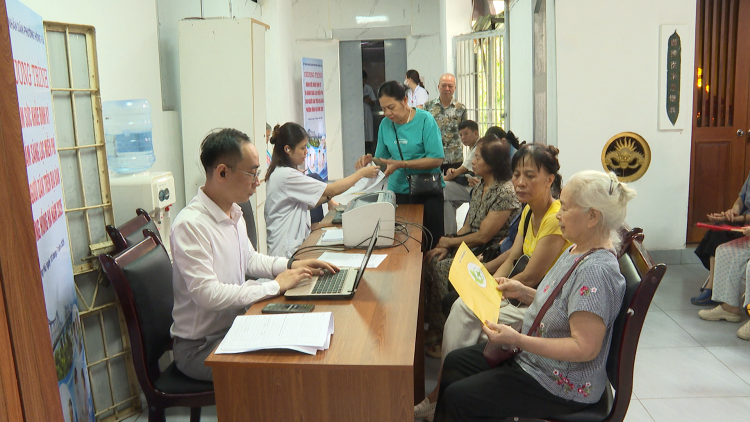 Phường Hồng Hà: Khám sức khỏe miễn phí đến từng người dân