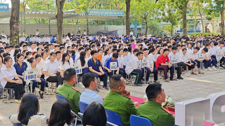 Hà Nội chủ động bảo đảm an toàn giao thông trường học trước năm học mới