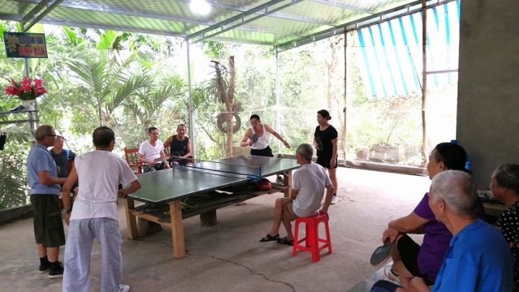 Những cụ ông đam mê bóng bàn