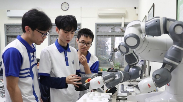 Dự báo điểm chuẩn 2026: Khối ngành STEM hưởng chính sách học bổng sẽ tăng?