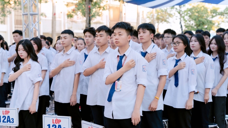 Hai trường THPT của Hà Nội hạ điểm chuẩn vào lớp 10 công lập