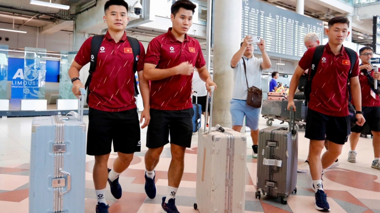 ĐT Việt Nam tới Bangkok: Ưu tiên phục hồi, sẵn sàng đại chiến Thái Lan