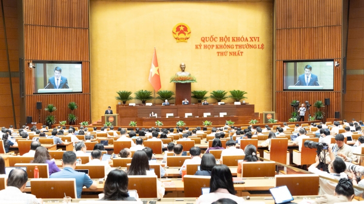 Đầu tư cho giáo dục: Không chỉ xây trường, mua thiết bị